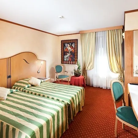 Hotel Le Square 3*