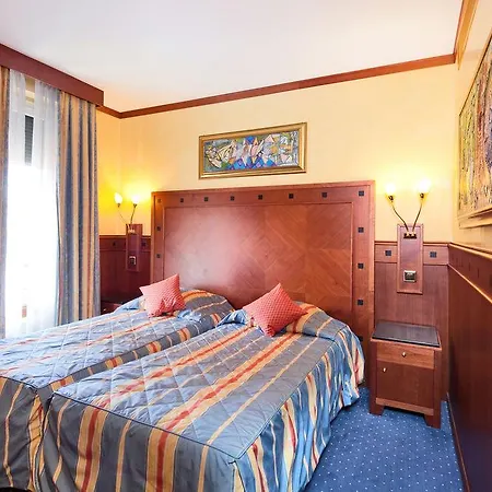Le Square Hotel 3*