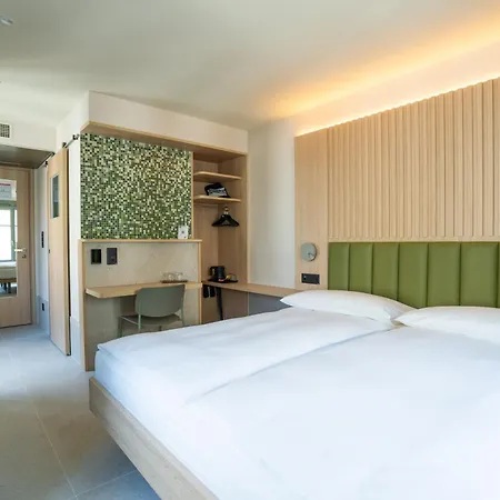 Le Square Hotel 3*