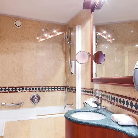 Le Square Hotel