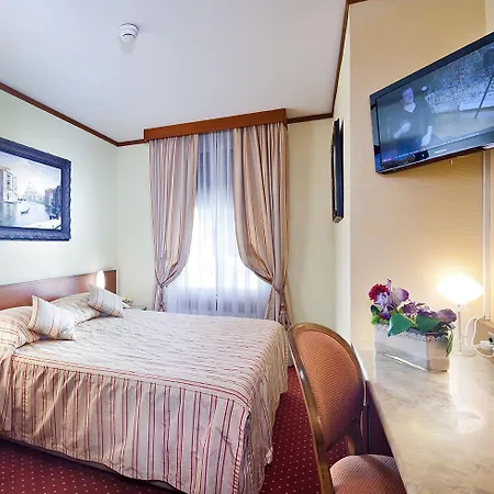 Le Square Hotel
