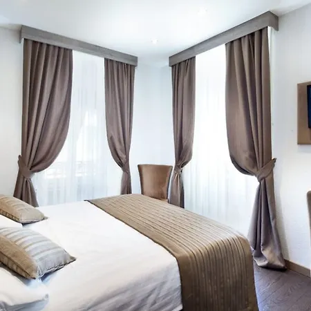 Le Square Hotel