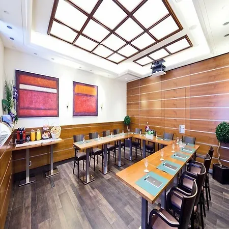 Le Square Hotel