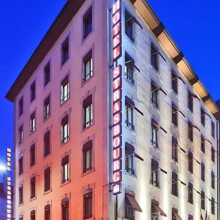 Le Square Hotel