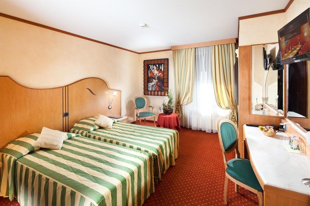 Hotel Le Square 3*