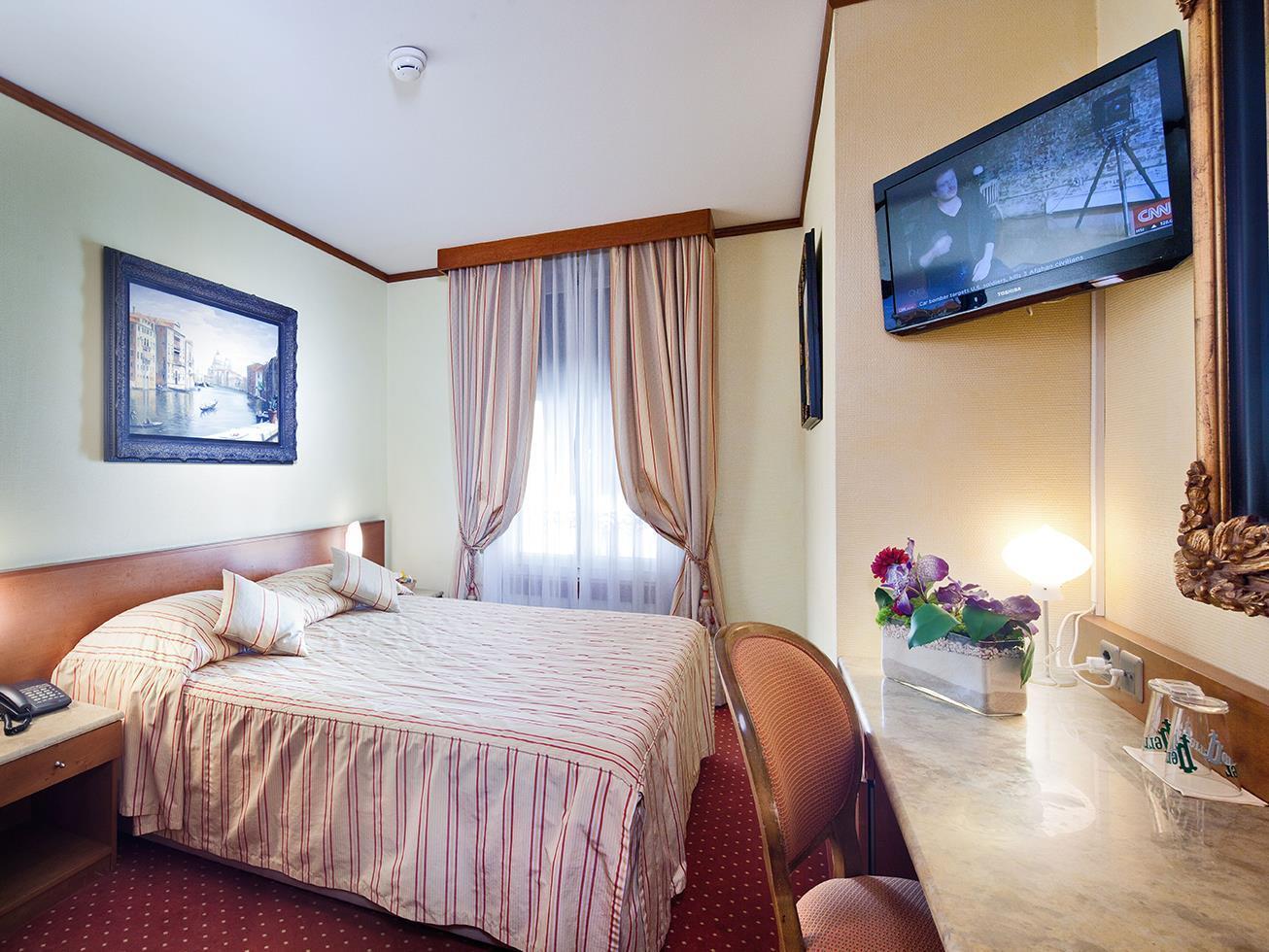 Le Square Hotel