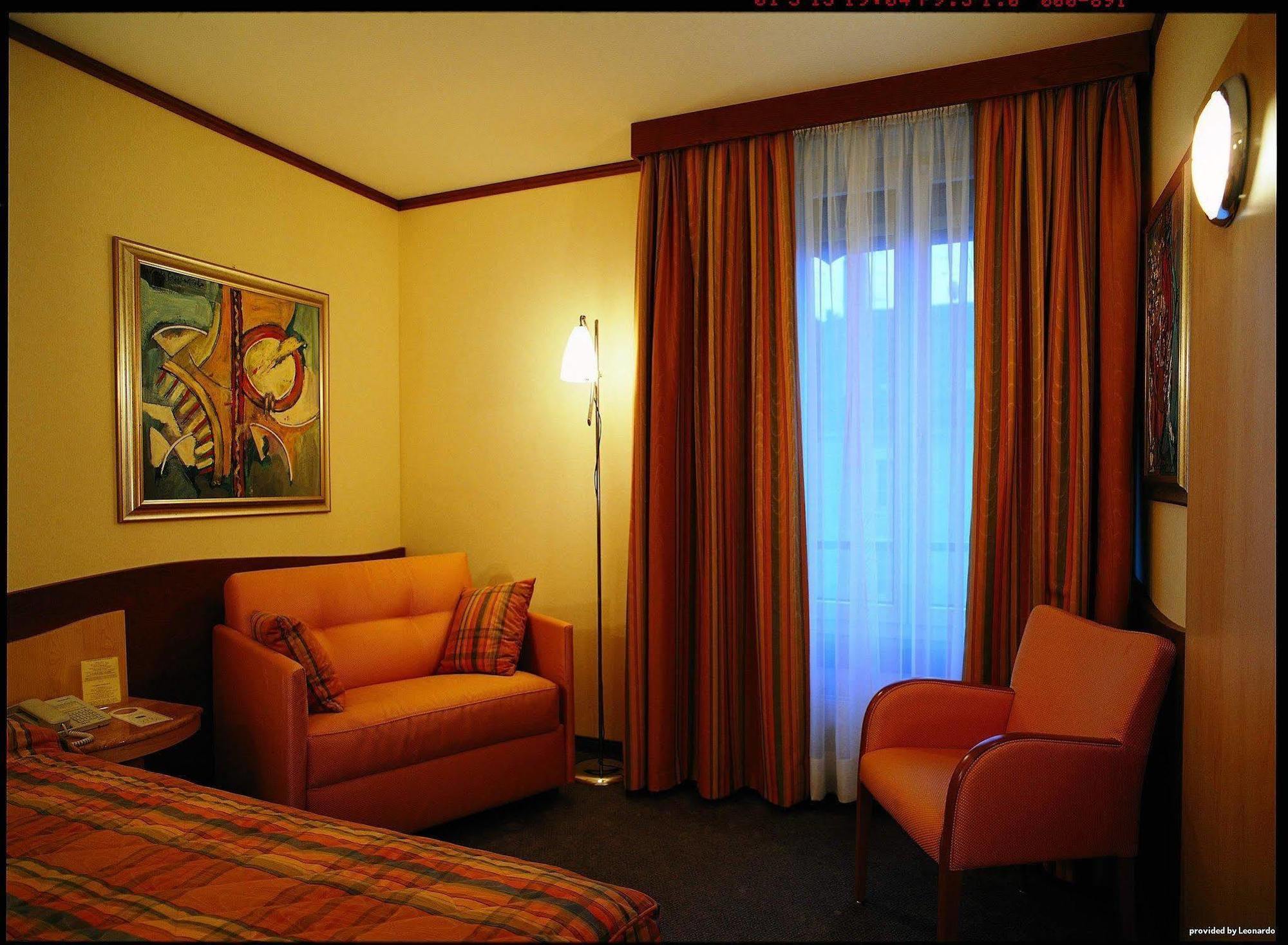Le Square Hotel 3*