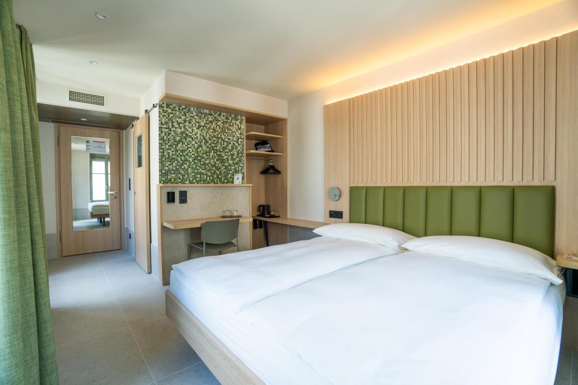 Le Square Hotel 3*